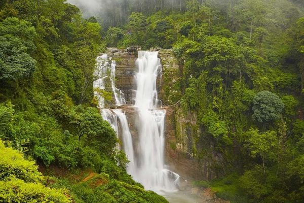 Sri-Lanka-Ramboda-Waterfall.jpg