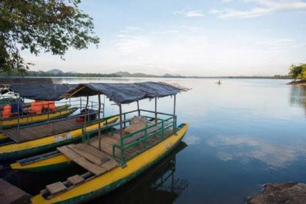 Sri-Lanka-Sorabora-Lake.jpg